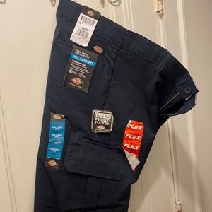 Men’s 36x30 Dickies Flex Twill Cargo Pant. Relaxed Fit. Straight Leg.